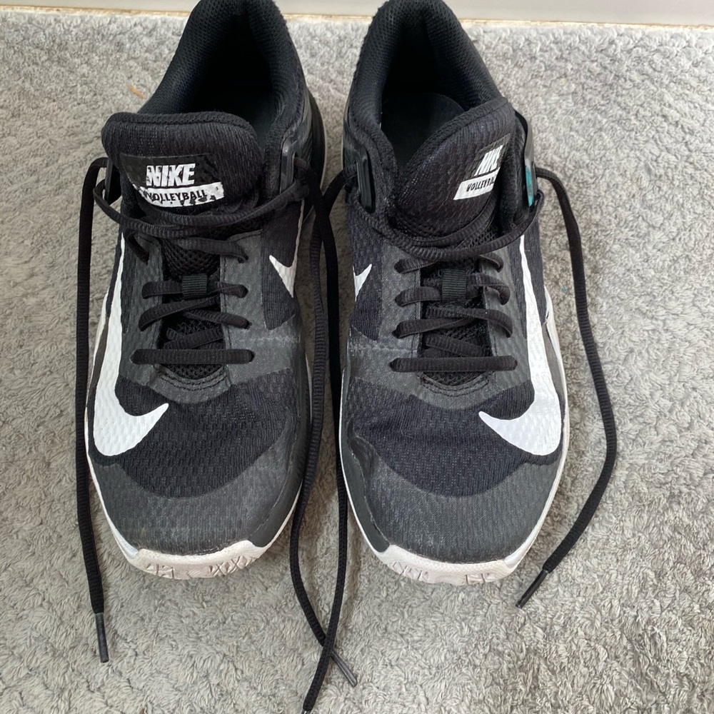 Women’s hyper ace volleyball shoes.
